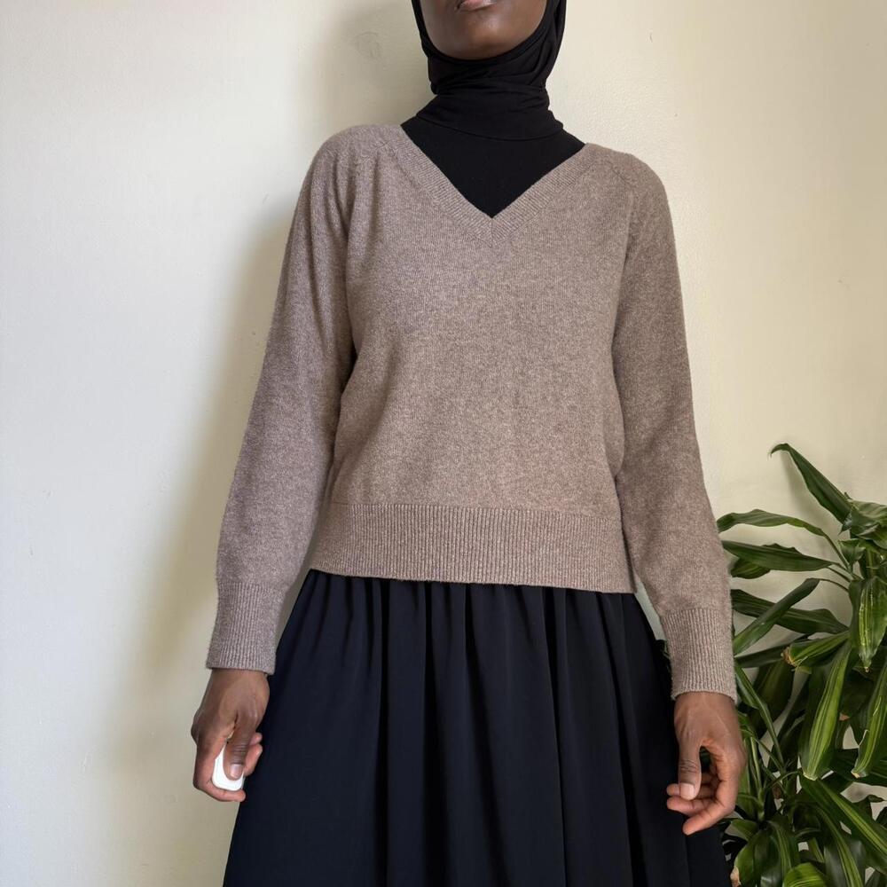 Vintage minimalist Long sleeve pullover‎ v-neck sweater size S/M